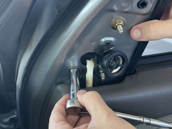 2006 Toyota Tundra Side Mirror Replacement: crwdns2935265:07crwdnd2935265:02crwdnd2935265:03crwdne2935265:0