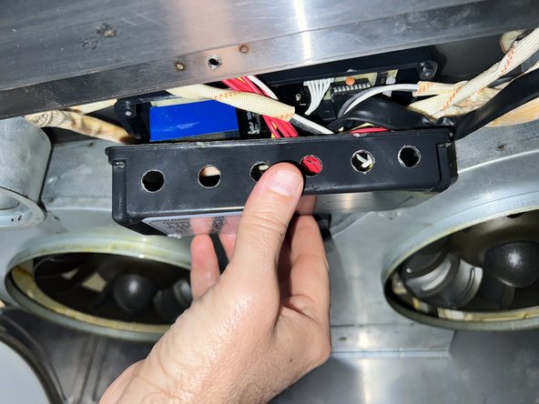 Cyclone Range Hood (Model CY3000R) Circuit Board Replacement: crwdns2935265:04crwdnd2935265:03crwdnd2935265:03crwdne2935265:0