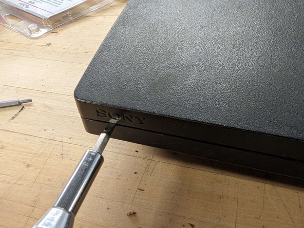 PlayStation 3 Slim Thermal Paste Replacement, Separating the casing: crwdns2935265:05crwdnd2935265:02crwdnd2935265:03crwdne2935265:0