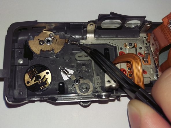 Canon PowerShot G3 Zoom Control Spring Replacement: crwdns2935265:06crwdnd2935265:02crwdnd2935265:02crwdne2935265:0