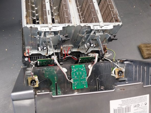 Tostadora, Al bajar la planca no  se queda enclavada, FALLO COMUN de muchas tostadoras.: paso 3, imagen 1 de 3