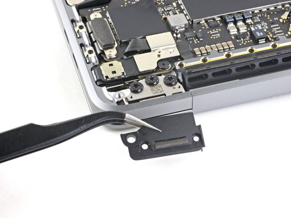 MacBook Pro 13" Two Thunderbolt Ports 2020 Display Assembly Replacement: crwdns2935265:016crwdnd2935265:03crwdnd2935265:03crwdne2935265:0