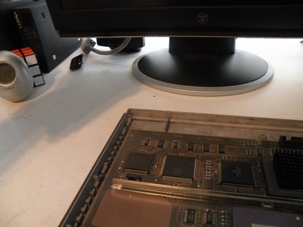 NeXTstation Teardown: passo 7, immagine 2 di 3