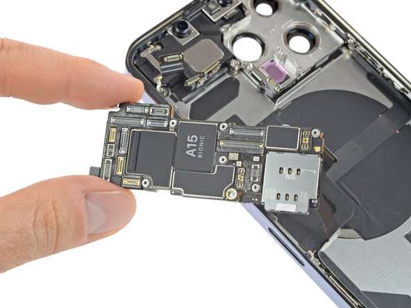 Demontage van de iPhone 13 Pro: stap 7, afbeelding 2 van 3