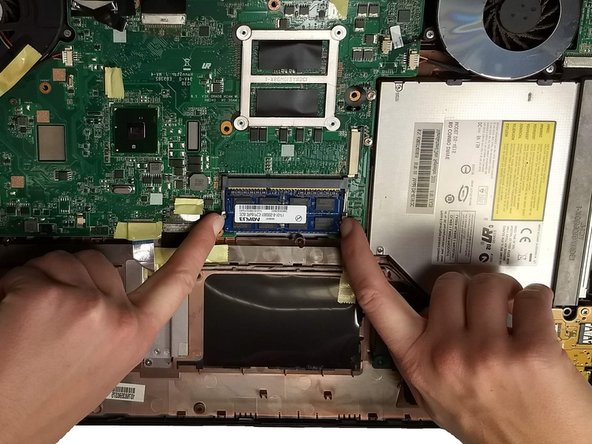 Asus G73JW-XT1 RAM Replacement: crwdns2935265:013crwdnd2935265:02crwdnd2935265:02crwdne2935265:0