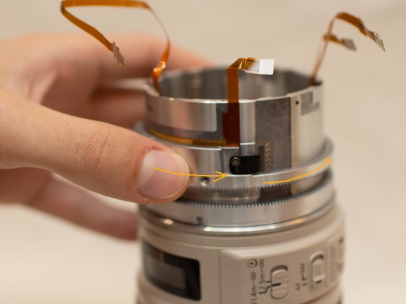 Canon EF 70-200mm f/2.8L IS USM Zooming Key Replacement, Remove Gear Ring 1: crwdns2935265:09crwdnd2935265:03crwdnd2935265:03crwdne2935265:0