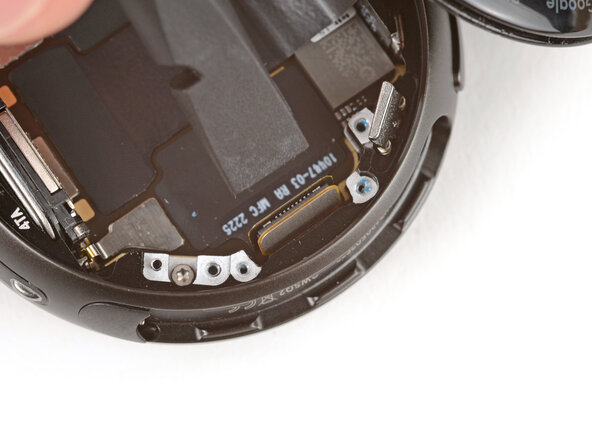 Google Pixel Watch 4 Screen Replacement, Disconnect the screen cable: adım 15, 3 resimden 1.