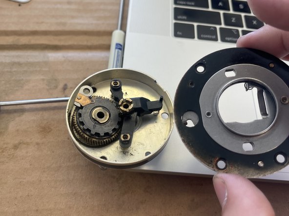 Mitchell Epic Series E150 Disassembly, Removing Set Plate: crwdns2935265:09crwdnd2935265:02crwdnd2935265:02crwdne2935265:0