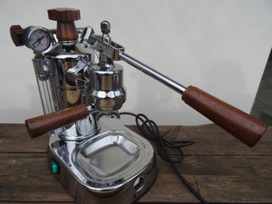 Replace gaskets in lever coffee machines