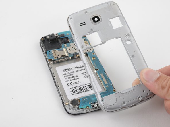 Samsung Galaxy Core Plus Motherboard Replacement, Remove the midframe: crwdns2935265:010crwdnd2935265:02crwdnd2935265:02crwdne2935265:0