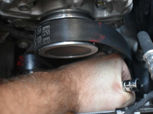 2011- 2017 Volkswagen Jetta Alternator Replacement, Loosen bolt: crwdns2935265:08crwdnd2935265:02crwdnd2935265:02crwdne2935265:0