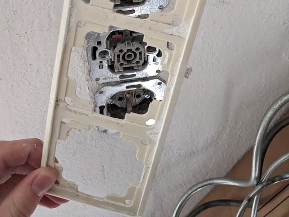 Momentary Switch Replacement, Remove the old switch cover: crwdns2935265:03crwdnd2935265:03crwdnd2935265:03crwdne2935265:0