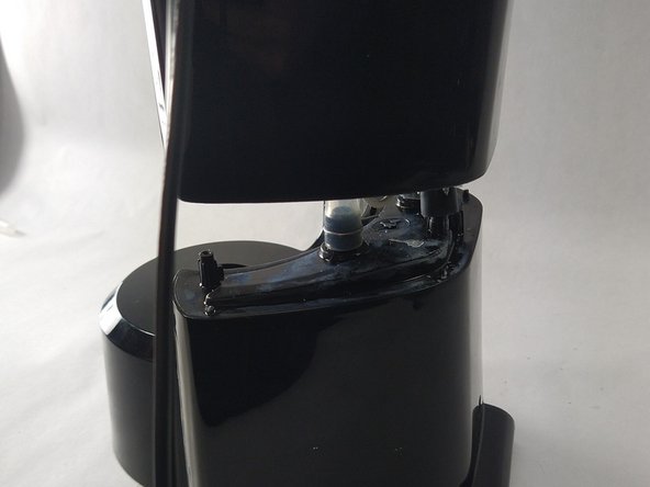 Black and Decker CM0700BZ Water Piping Replacement: crwdns2935265:010crwdnd2935265:03crwdnd2935265:03crwdne2935265:0