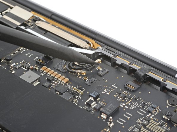 MacBook Pro 13" 2022 (M2) Display Assembly Replacement, Disconnect the antenna bar: crwdns2935265:021crwdnd2935265:03crwdnd2935265:03crwdne2935265:0