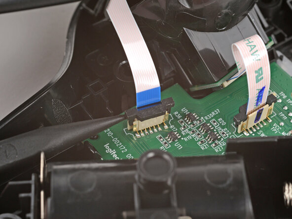 How to Open Your Logitech Ergo M575S, Disconnect the top half: crwdns2935265:012crwdnd2935265:03crwdnd2935265:03crwdne2935265:0