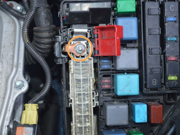 How to Charge a Drained 2009 Toyota Prius Battery: crwdns2935265:06crwdnd2935265:02crwdnd2935265:02crwdne2935265:0