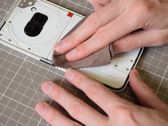 Nothing Phone (2a) Battery Replacement, Clean gluing surface: crwdns2935265:037crwdnd2935265:03crwdnd2935265:03crwdne2935265:0