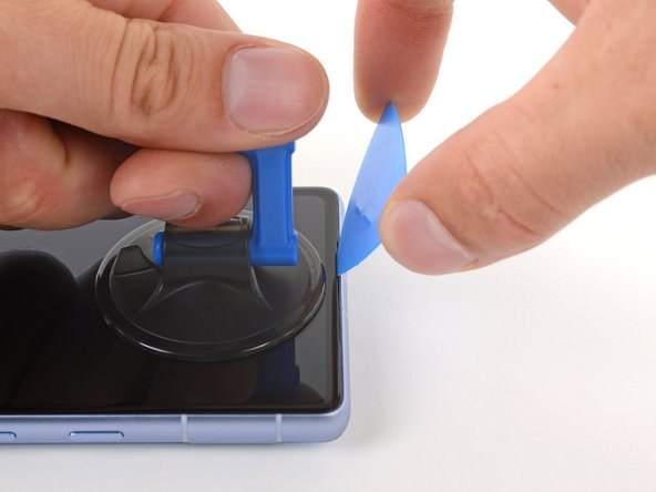Google Pixel 7a Screen Replacement, Insert an opening pick: crwdns2935265:04crwdnd2935265:02crwdnd2935265:03crwdne2935265:0