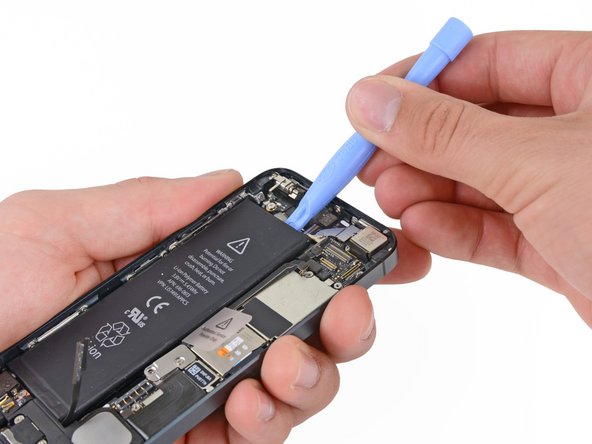 Замена задней части корпуса iPhone 5: crwdns2935265:016crwdnd2935265:03crwdnd2935265:03crwdne2935265:0