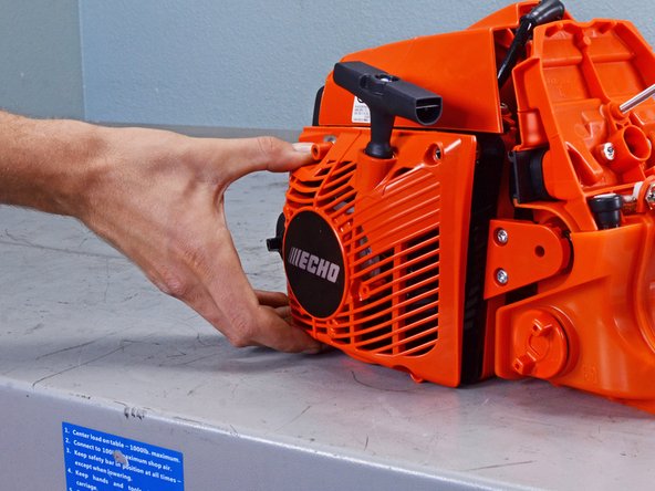 Echo Chain Saw CS590 2019 Starter Assembly Replacement, Remove the starter cover: crwdns2935265:014crwdnd2935265:02crwdnd2935265:03crwdne2935265:0