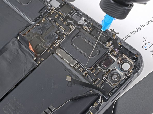 iPad Pro 11" 2nd Gen Logic Board Replacement, Apply isopropyl alcohol to the right branch of the logic board: crwdns2935265:079crwdnd2935265:02crwdnd2935265:02crwdne2935265:0