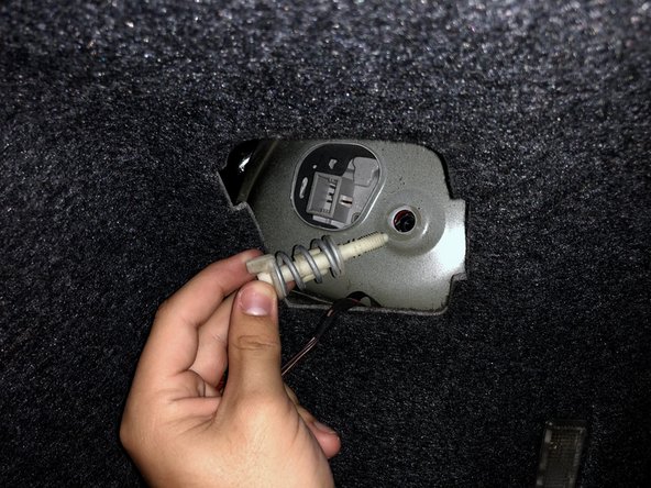 2013 Volkswagen Passat Rear Blinker Light Replacement: crwdns2935265:04crwdnd2935265:03crwdnd2935265:03crwdne2935265:0