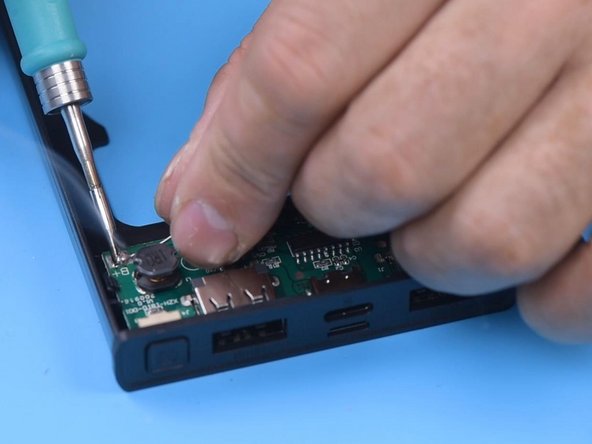 Reuse Old Batteries As A Power Bank: crwdns2935265:06crwdnd2935265:02crwdnd2935265:02crwdne2935265:0