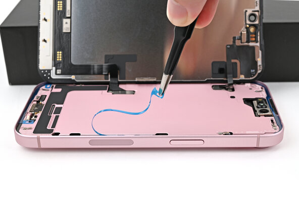 iPhone 15 Screen Replacement: 步骤 55 中的图像 2，3