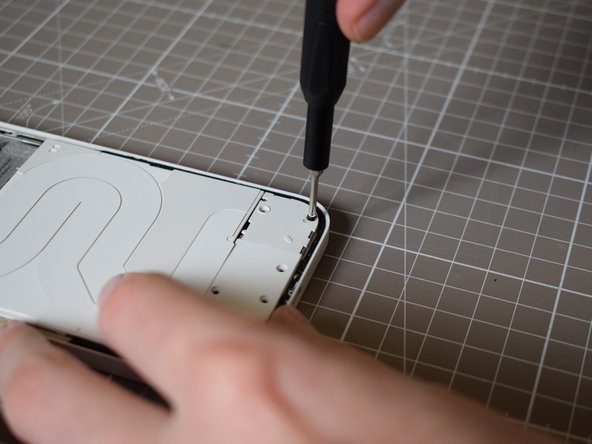 Nothing Phone (2a) Battery Replacement, Undo x1 Phillips 00 Screw: crwdns2935265:014crwdnd2935265:02crwdnd2935265:02crwdne2935265:0