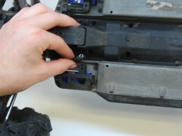 Traxxas Summit Steering Assembly Servo Replacement: crwdns2935265:07crwdnd2935265:03crwdnd2935265:03crwdne2935265:0