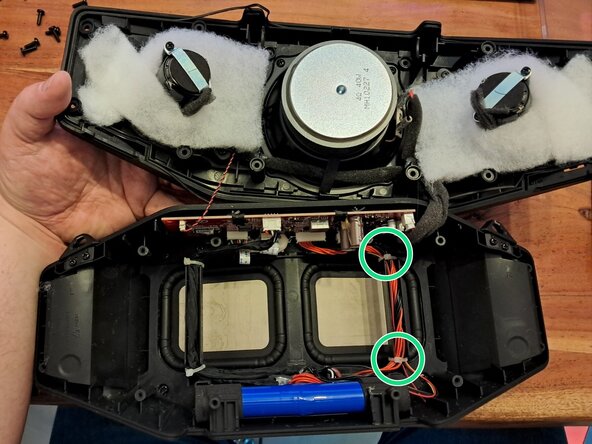 Teufel Rockster Cross battery replacement: crwdns2935265:05crwdnd2935265:03crwdnd2935265:03crwdne2935265:0