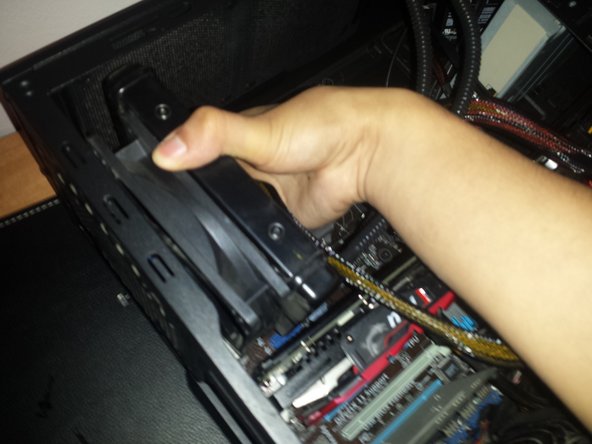 Gaming PC CPU Cooler Replacement, Removing the radiator: passo 3, immagine 3 di 3