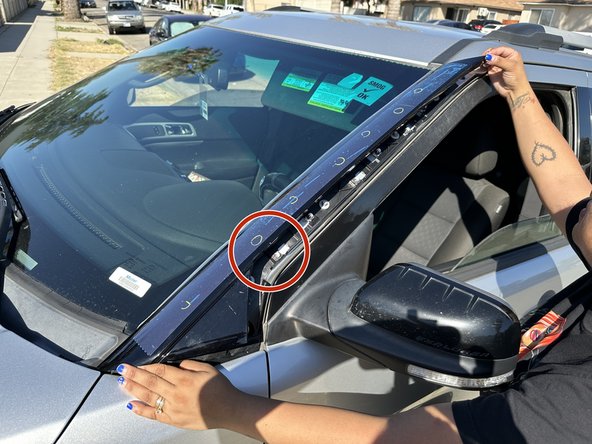 2011-Present Ford Explorer Driver Side Front Pillar Trim Replacement: crwdns2935265:00crwdnd2935265:01crwdnd2935265:03crwdne2935265:0