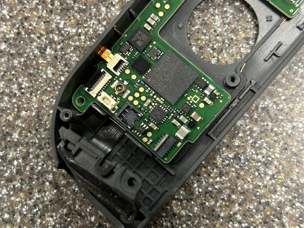 Right Joy-Con Teardown: crwdns2935265:024crwdnd2935265:02crwdnd2935265:02crwdne2935265:0