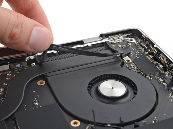 MacBook Pro 14" Late 2023 (M3) USB-C Ports Replacement, Peel up the rubber gasket: crwdns2935265:048crwdnd2935265:03crwdnd2935265:03crwdne2935265:0