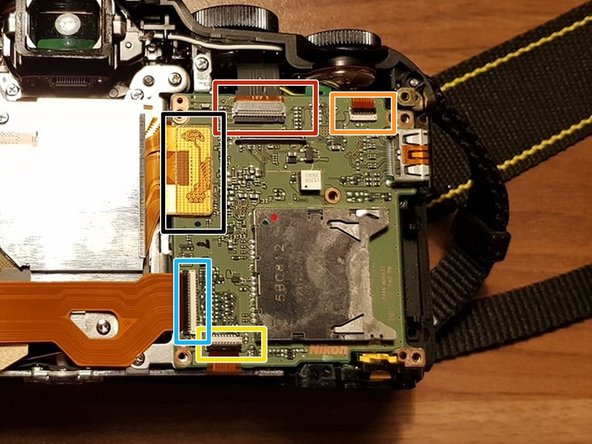 Nikon D5500 Rückabdeckung austauschen, Mainboard entfernen: Schritt 7, Bild 2 von 2