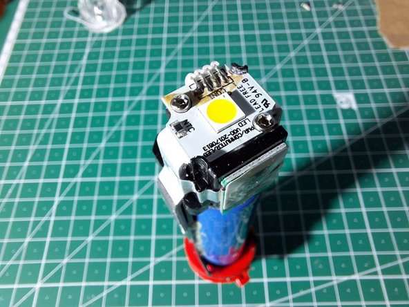 Knog PWR Rider 450 Lumen - Teardown, Pull the assembly out: crwdns2935265:03crwdnd2935265:03crwdnd2935265:03crwdne2935265:0