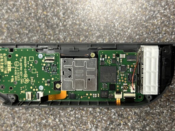 Right Joy-Con Teardown: crwdns2935265:018crwdnd2935265:03crwdnd2935265:03crwdne2935265:0