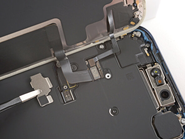 iPhone 17 Pro Max Screen Replacement, Remove the covers: crwdns2935265:020crwdnd2935265:03crwdnd2935265:03crwdne2935265:0