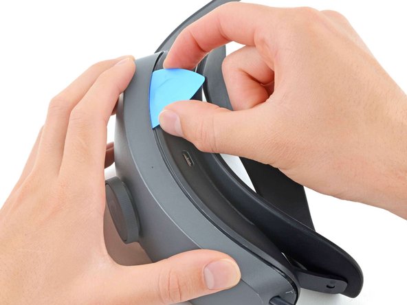 HTC Vive XR Elite Rear Padding Replacement, Release the top clips: crwdns2935265:03crwdnd2935265:03crwdnd2935265:03crwdne2935265:0