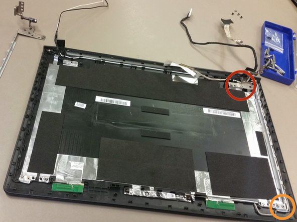 Lenovo Y410P Hinges Replacement, Unscrew Hinges: crwdns2935265:013crwdnd2935265:02crwdnd2935265:02crwdne2935265:0