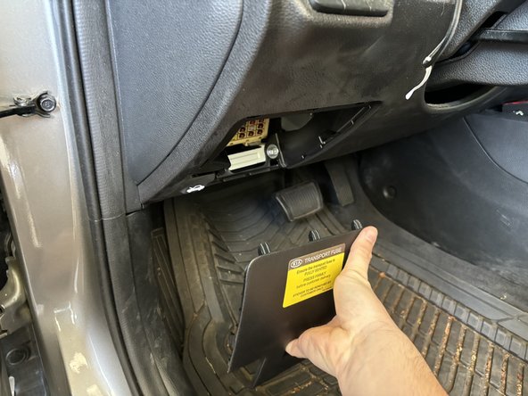 2021 Kia Rio Driver Side Fuse Replacement: stap 0, afbeelding 3 van 3