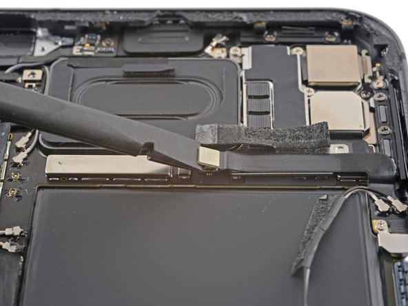 iPad Pro 11" 3rd Gen Battery Replacement, Disconnect the mmWave flex cable: crwdns2935265:053crwdnd2935265:02crwdnd2935265:02crwdne2935265:0