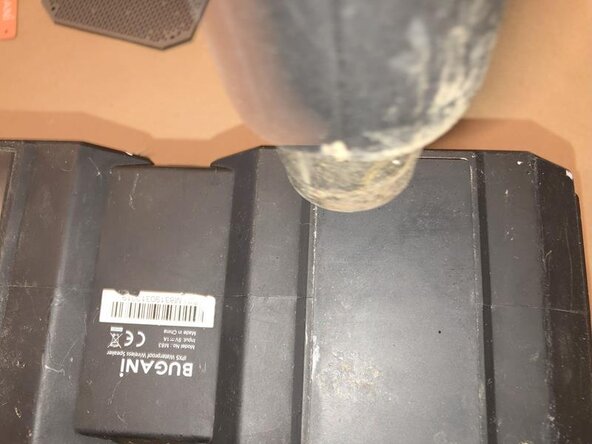 Bugani M83 wireless speaker Battery Replacement: adım 10, 3 resimden 2.