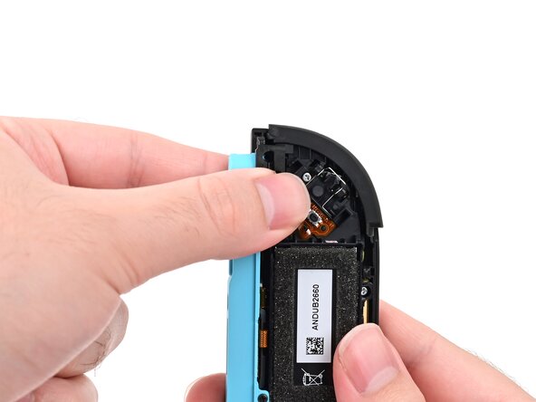 Joy-Con 2 (Left) Joystick Replacement, Install the bracket: crwdns2935265:045crwdnd2935265:03crwdnd2935265:03crwdne2935265:0