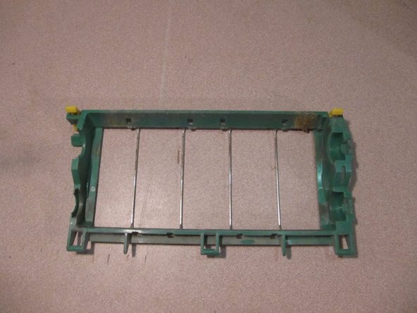 How to disassemble and clean your Roomba 560: шаг 30, изображение 2 из 3