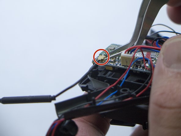 Helicute Petrel H820HC (Drone) Disassembly, Disconnect the antenna: step 8, image 2 of 3