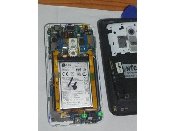 LG G2 Charging Port Replacement, Disconnect the connections: crwdns2935265:03crwdnd2935265:02crwdnd2935265:03crwdne2935265:0
