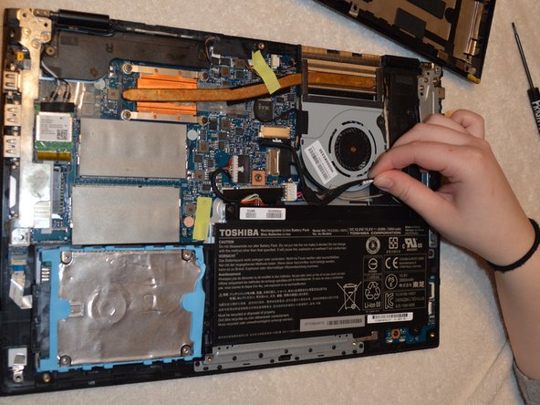 Toshiba Satellite E45DW-C4210  Battery  Replacement: crwdns2935265:03crwdnd2935265:02crwdnd2935265:02crwdne2935265:0