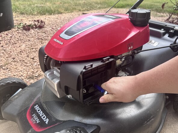 How to Clean a Honda GCV170 Carburetor: step 2, image 2 of 3
